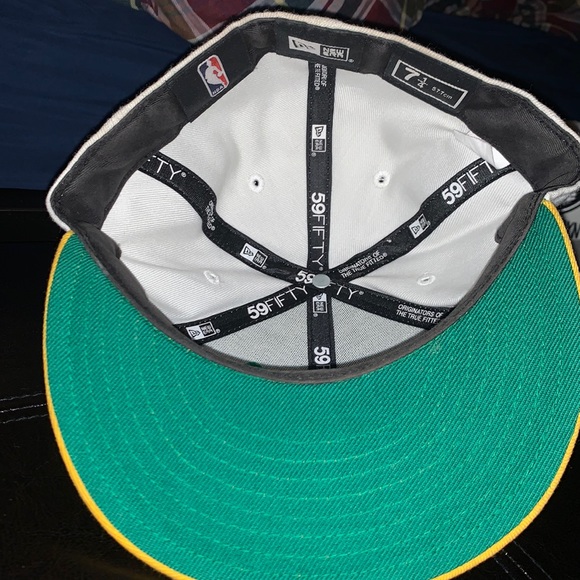 Boston Celtics hat - Picture 3 of 3